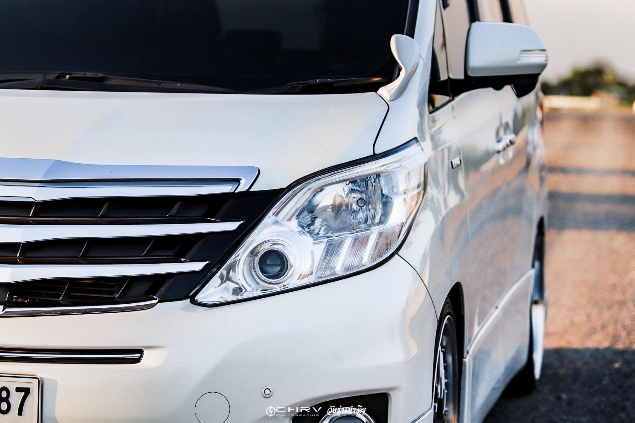 Toyota Alphard ปี 2011 สีขาว