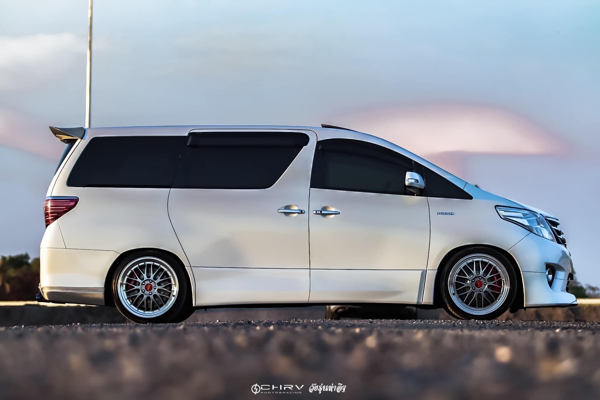 Toyota Alphard ปี 2011 สีขาว