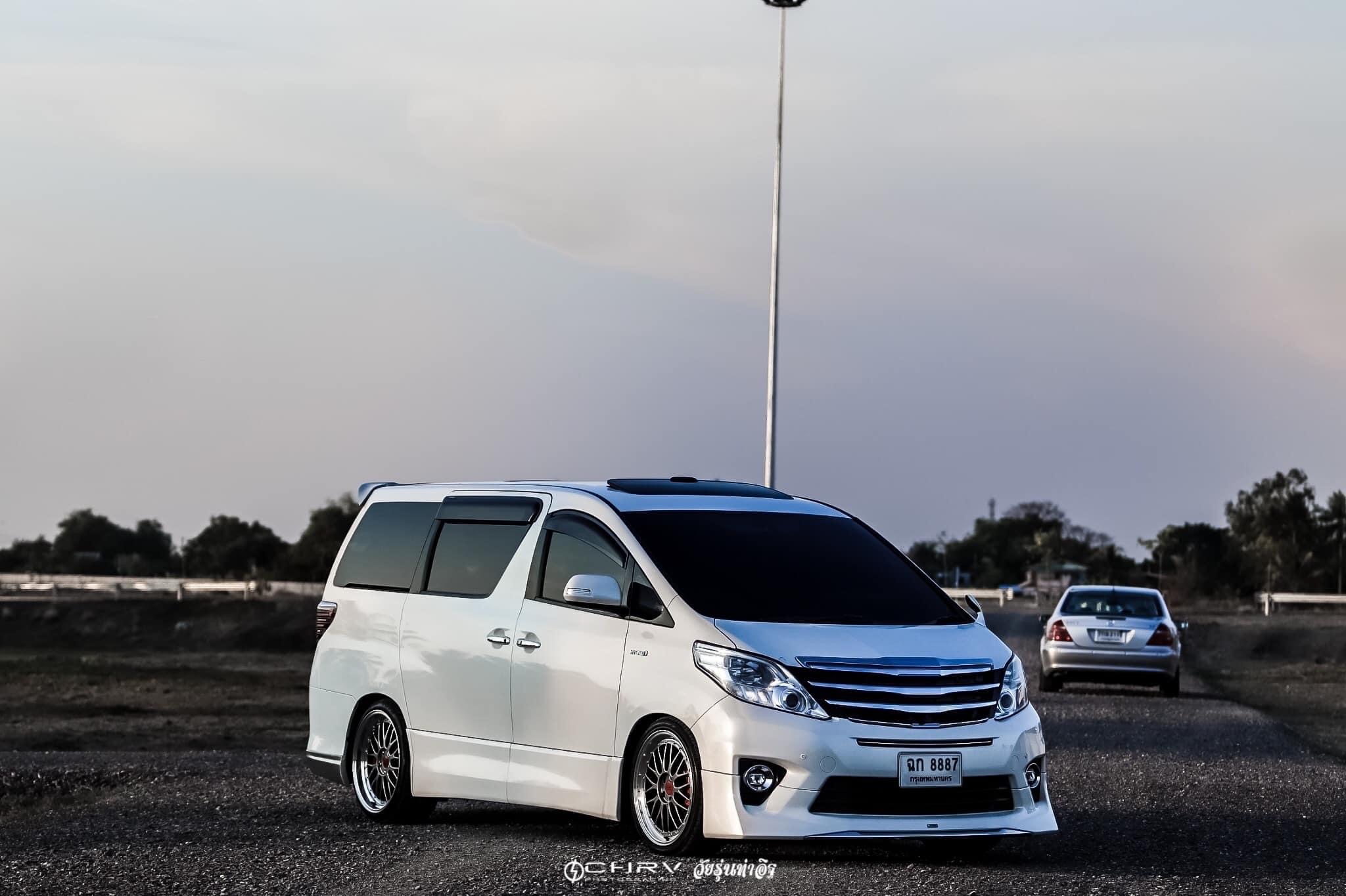 Toyota Alphard ปี 2011 สีขาว