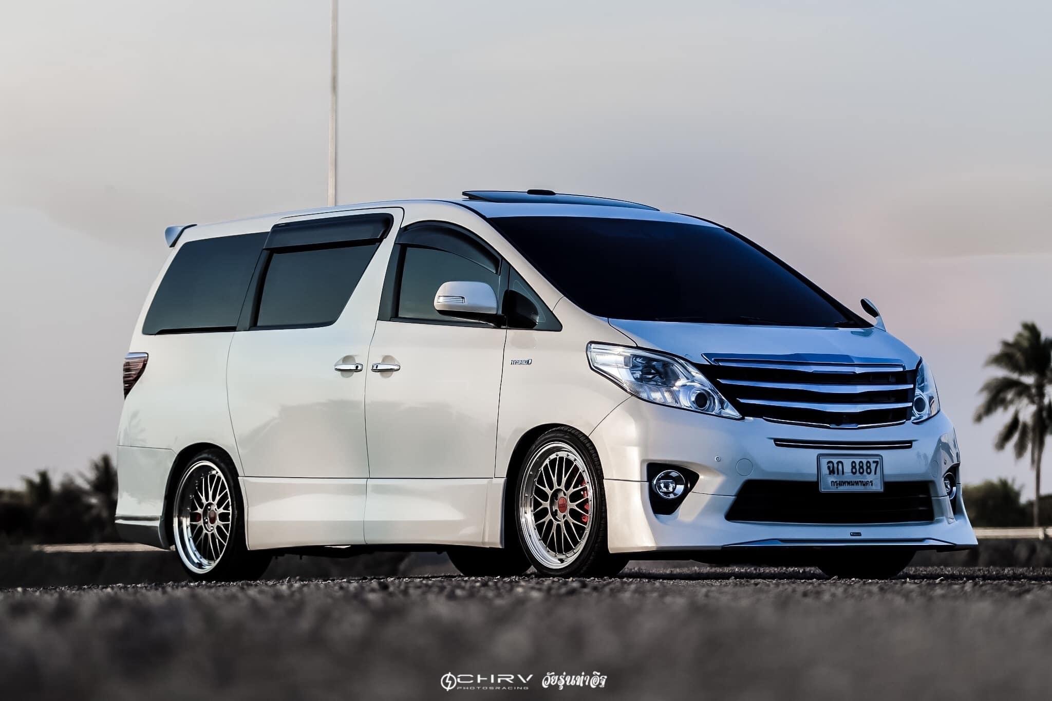 Toyota Alphard ปี 2011 สีขาว