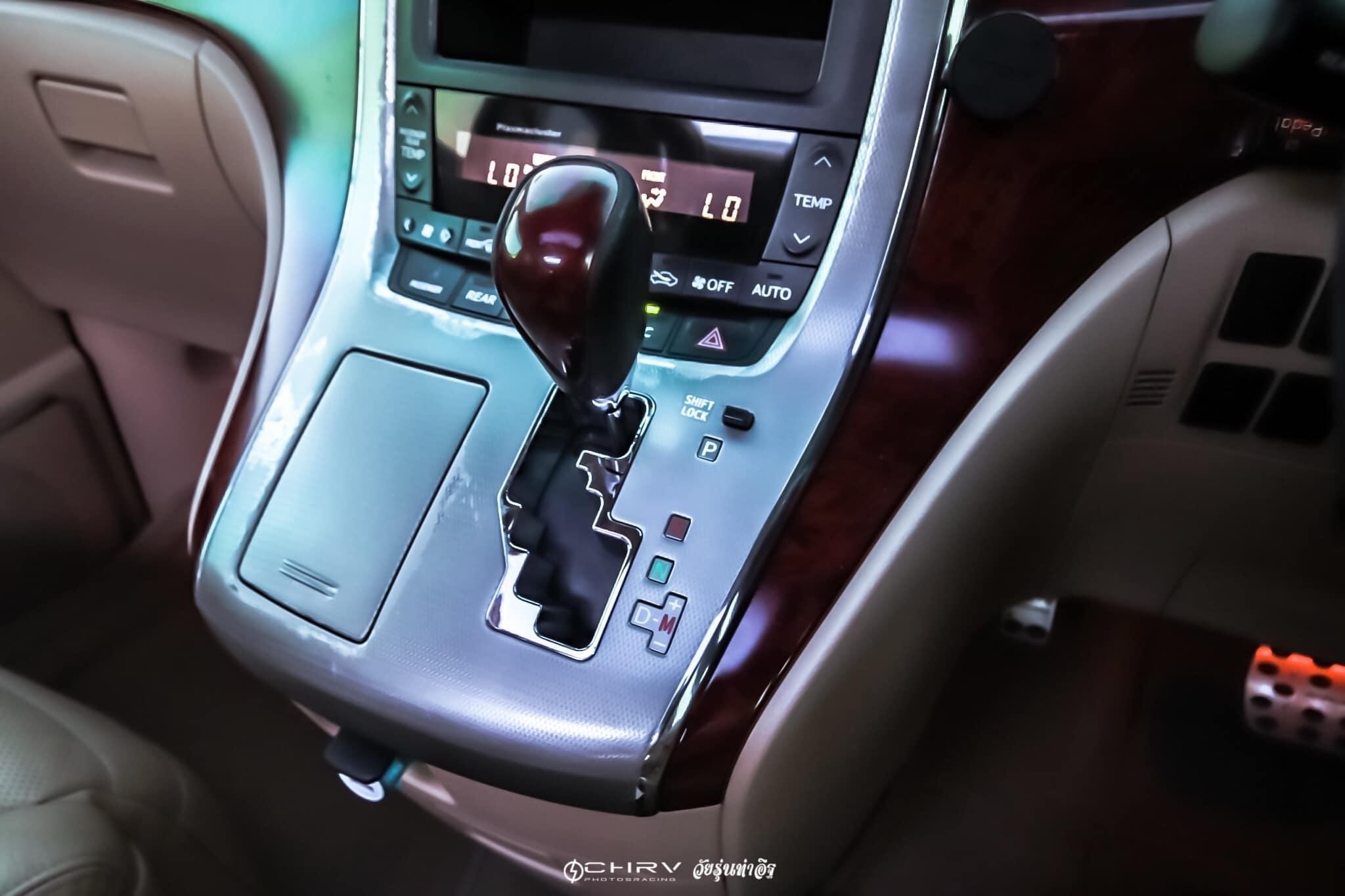 Toyota Alphard ปี 2011 สีขาว