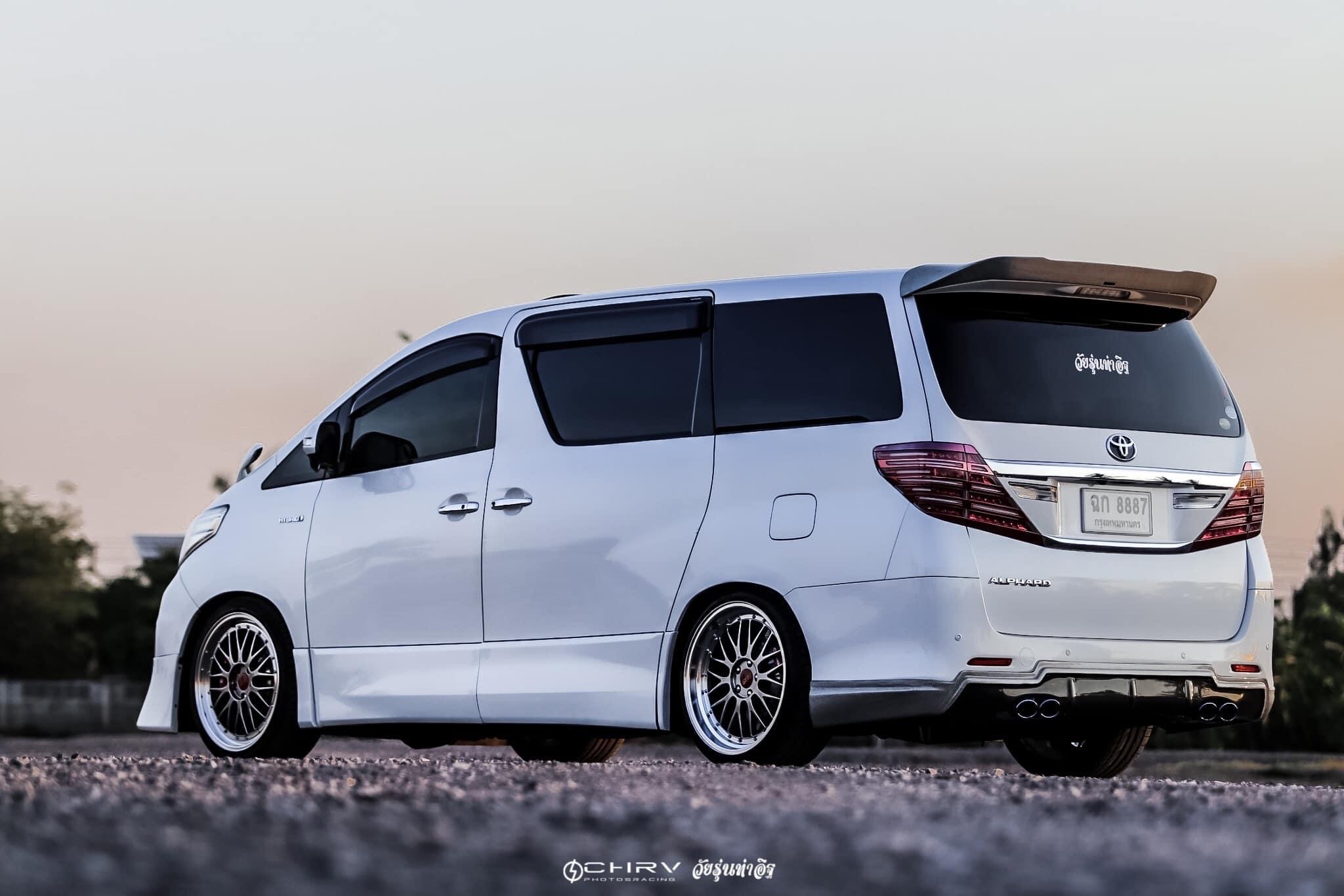 Toyota Alphard ปี 2011 สีขาว