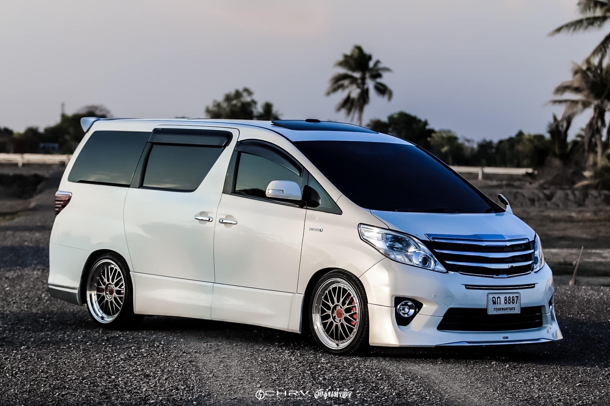 Toyota Alphard ปี 2011 สีขาว