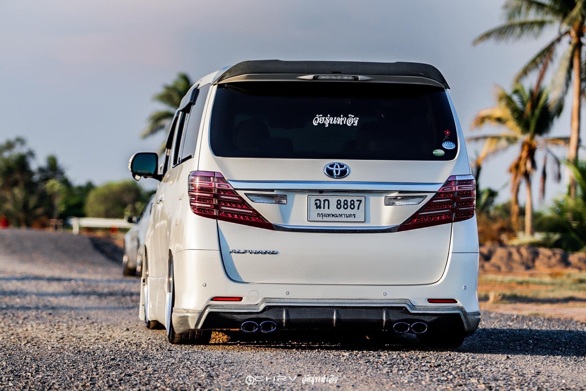 Toyota Alphard ปี 2011 สีขาว