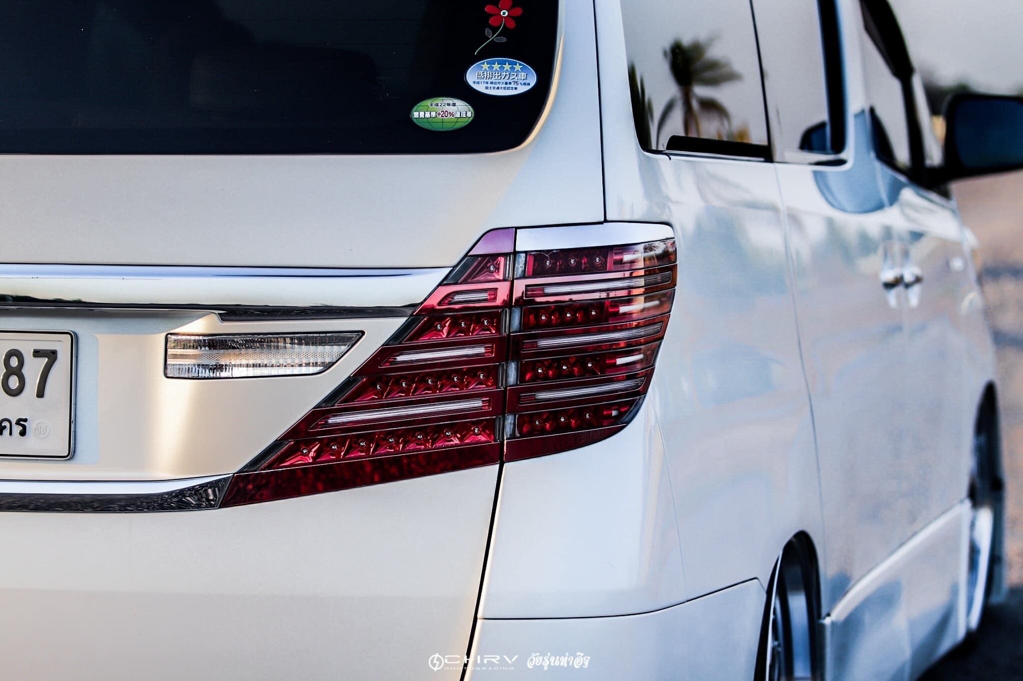 Toyota Alphard ปี 2011 สีขาว