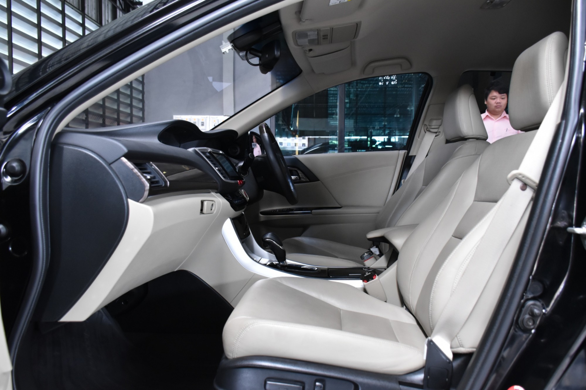 Honda Accord Gen 9 ปี 2016 สีดำ (รูปที่ 8)