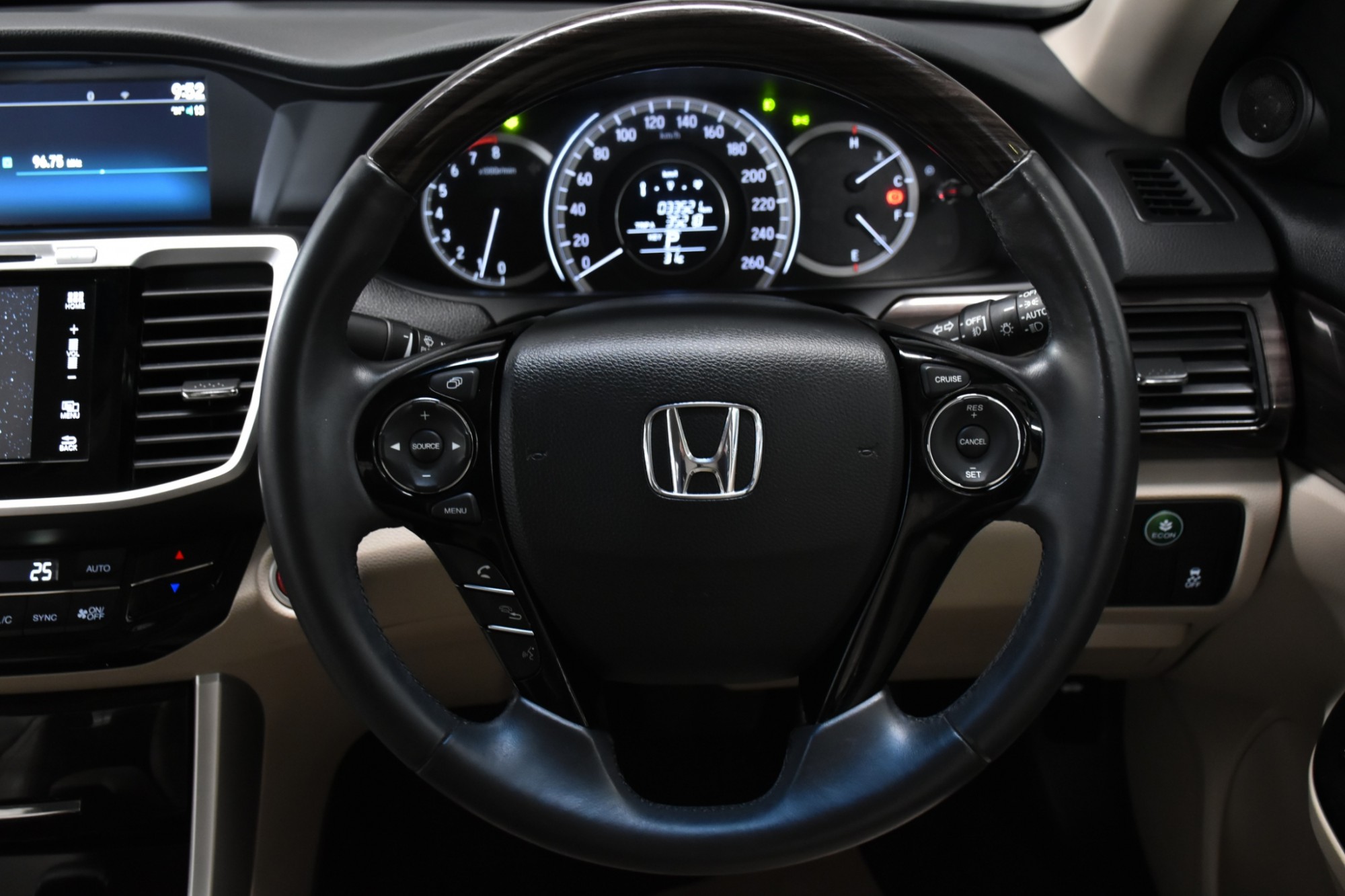 Honda Accord Gen 9 ปี 2016 สีดำ (รูปที่ 12)
