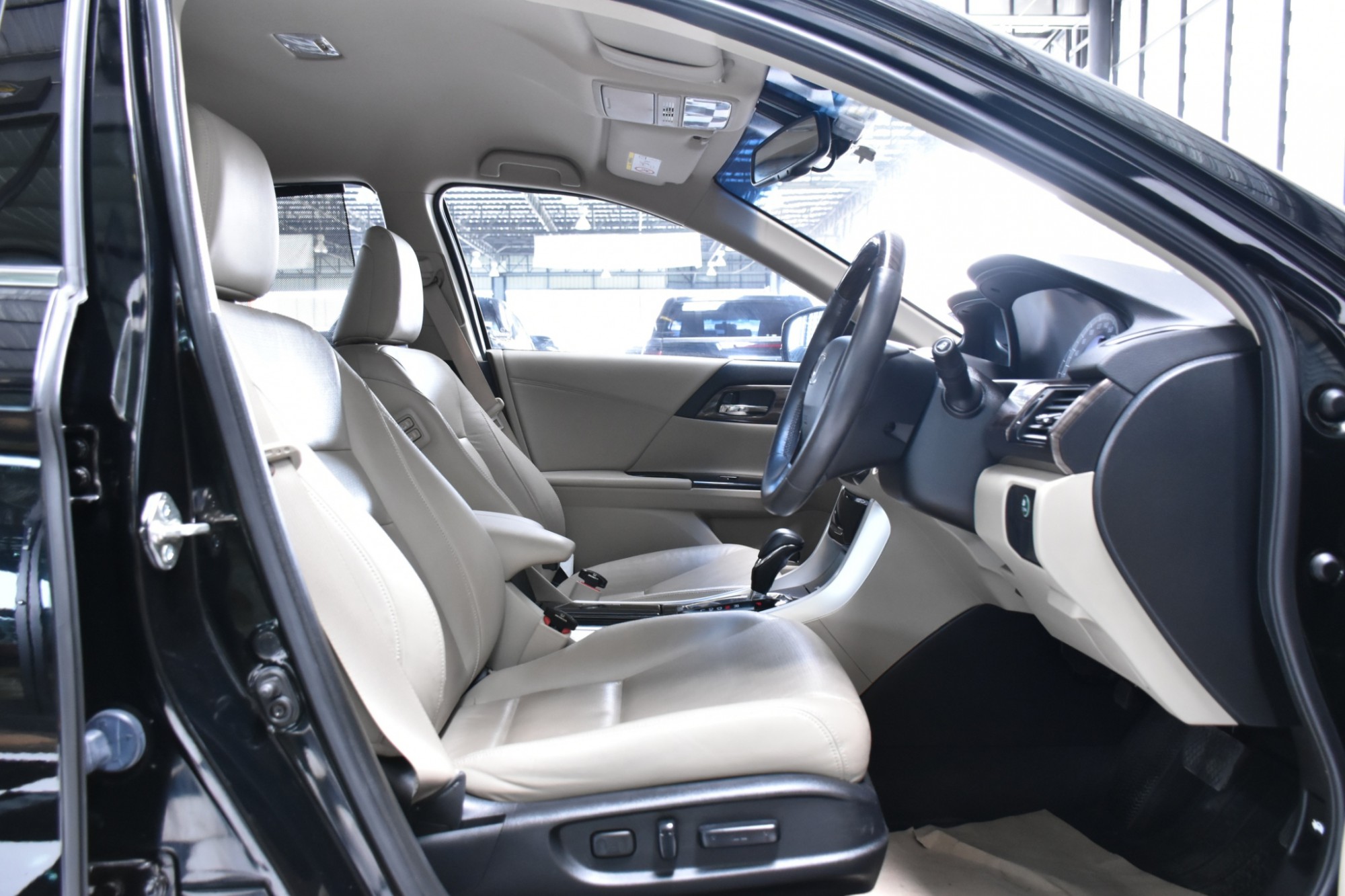 Honda Accord Gen 9 ปี 2016 สีดำ (รูปที่ 10)