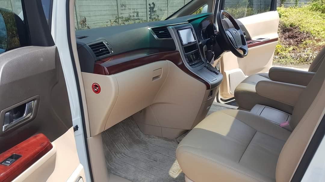 Toyota Alphard ปี 2008 สีขาว