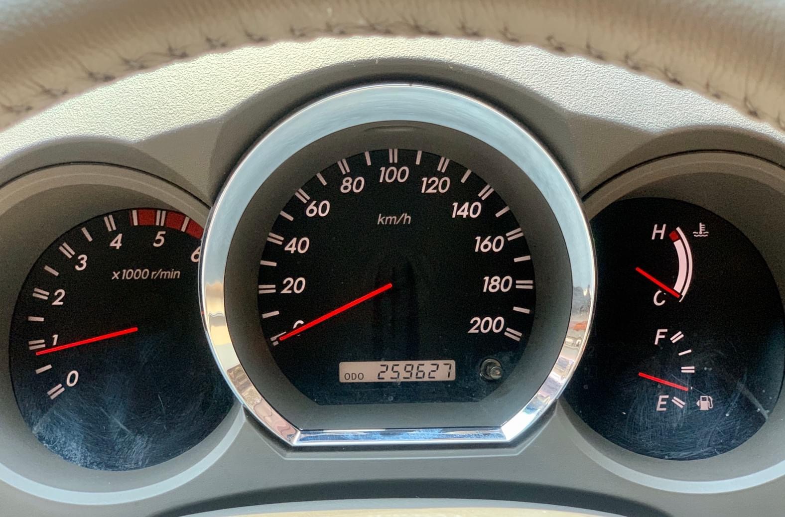 Toyota Fortuner ไมเนอร์เชนจ์ 1 ปี 2010 สีดำ (รูปที่ 8)