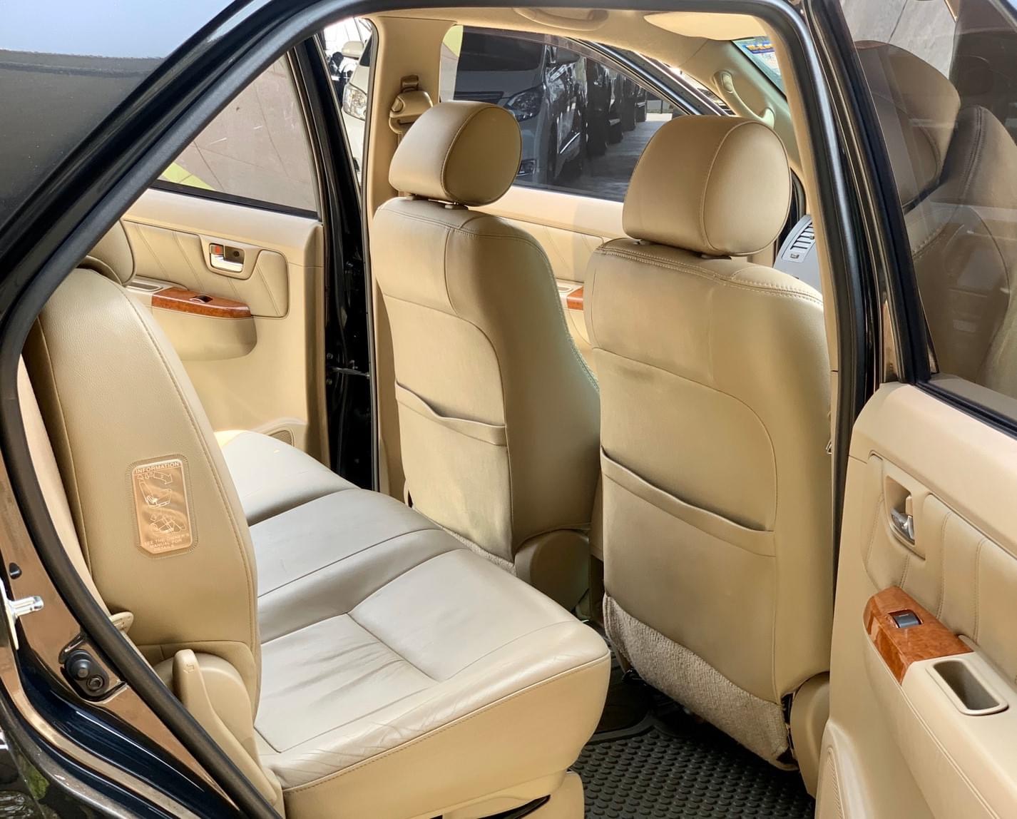 Toyota Fortuner ไมเนอร์เชนจ์ 1 ปี 2010 สีดำ (รูปที่ 13)