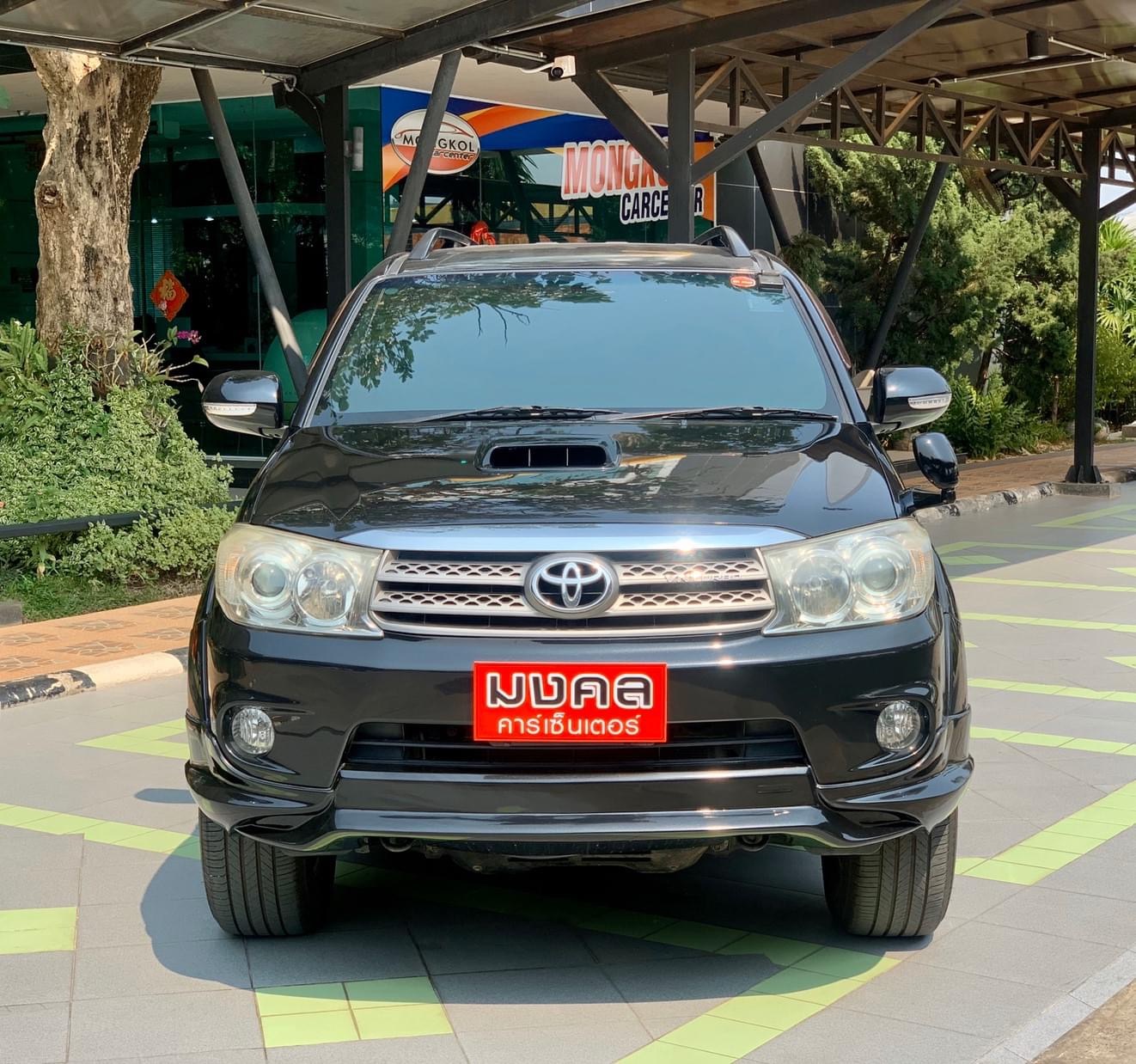 Toyota Fortuner ไมเนอร์เชนจ์ 1 ปี 2010 สีดำ (รูปที่ 2)