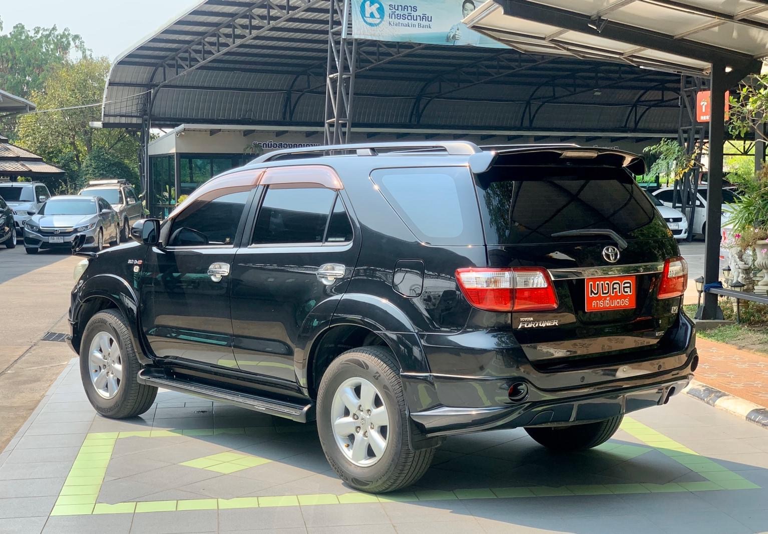 Toyota Fortuner ไมเนอร์เชนจ์ 1 ปี 2010 สีดำ (รูปที่ 5)