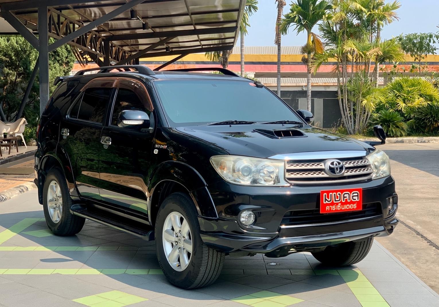 Toyota Fortuner ไมเนอร์เชนจ์ 1 ปี 2010 สีดำ (รูปที่ 3)