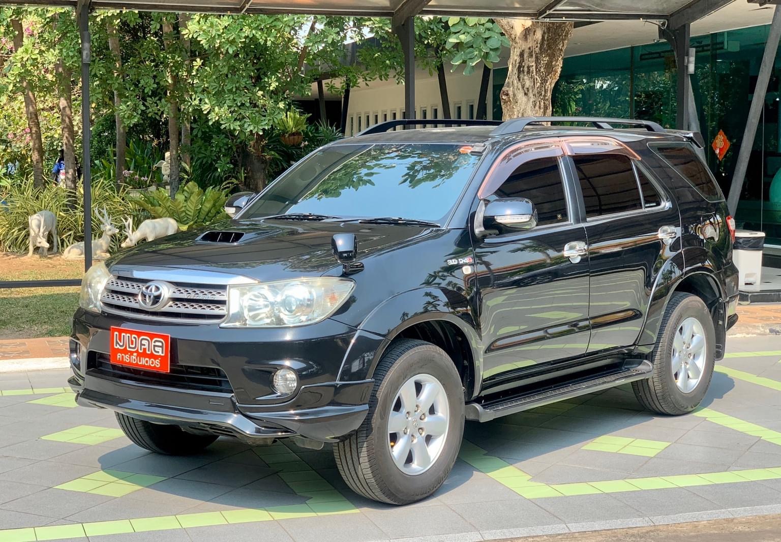 Toyota Fortuner ไมเนอร์เชนจ์ 1 ปี 2010 สีดำ