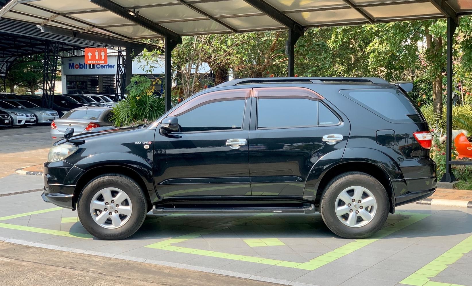 Toyota Fortuner ไมเนอร์เชนจ์ 1 ปี 2010 สีดำ (รูปที่ 6)
