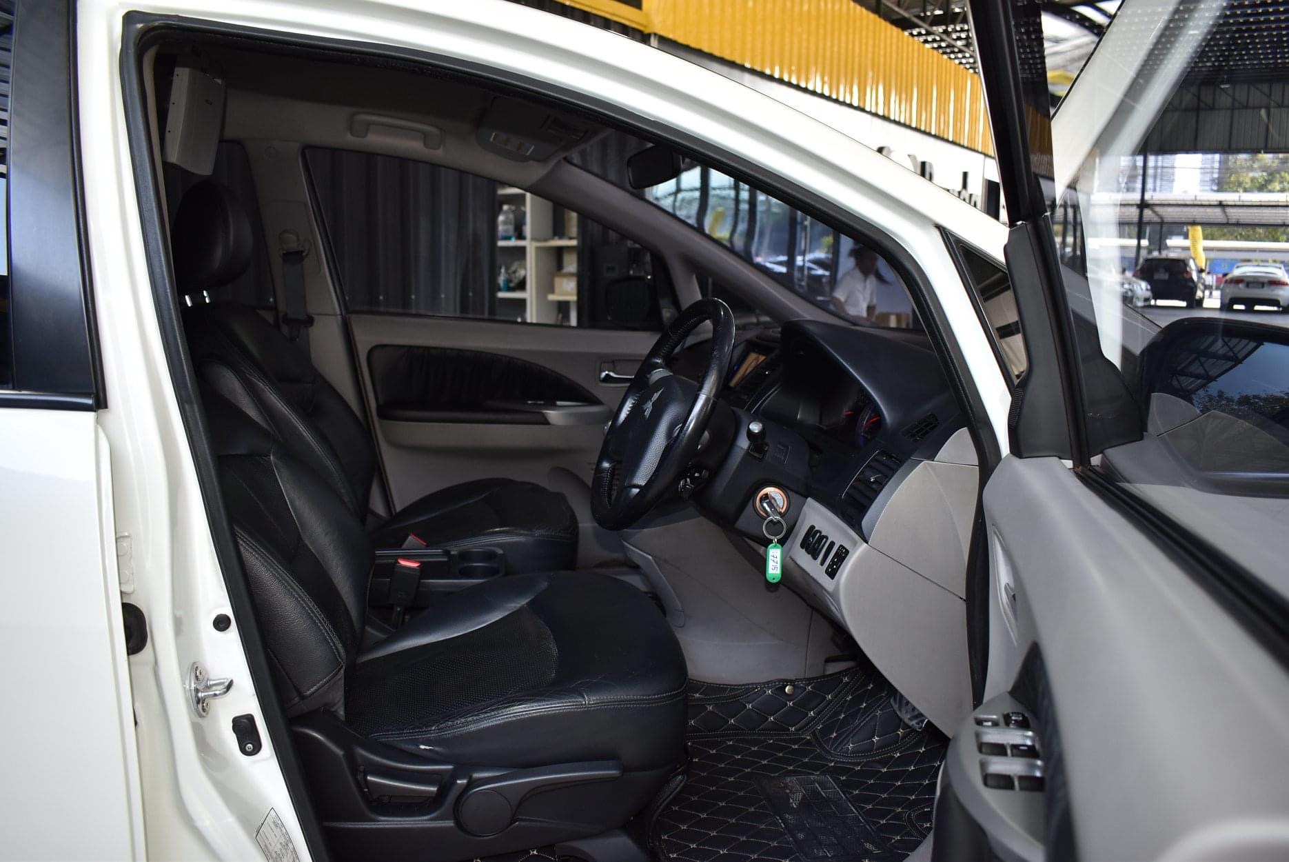 Mitsubishi Space Wagon ปี 2011 สีขาว (รูปที่ 7)