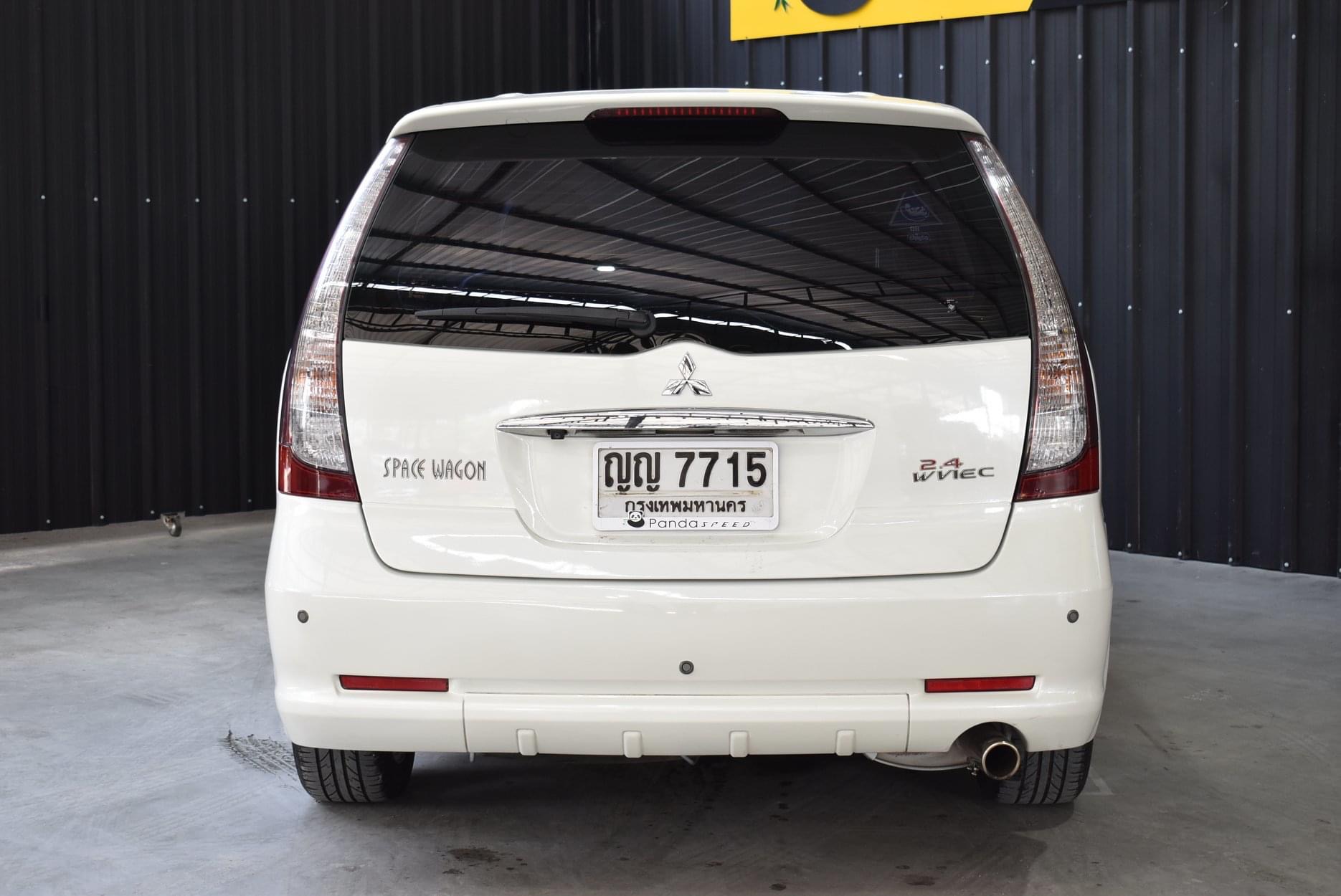 Mitsubishi Space Wagon ปี 2011 สีขาว (รูปที่ 3)
