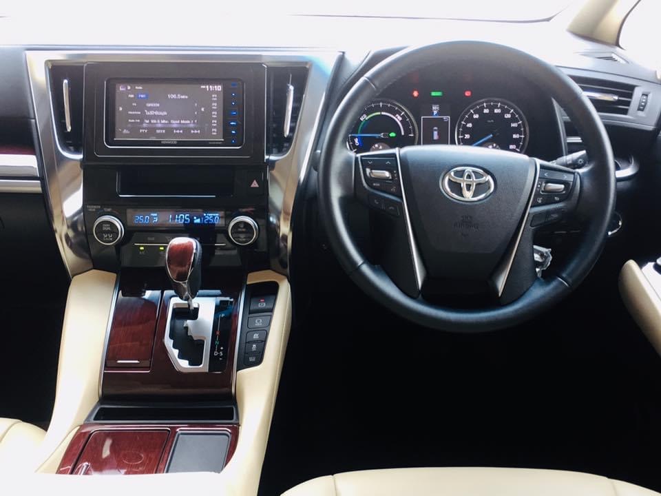 Toyota Vellfire ปี 2017 สีขาว (รูปที่ 5)