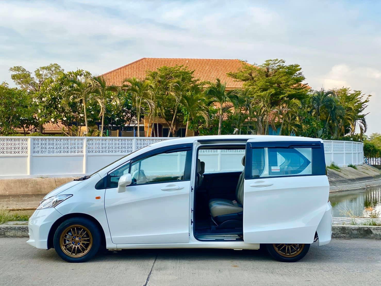 Honda Freed ปี 2014 สีขาว (รูปที่ 12)
