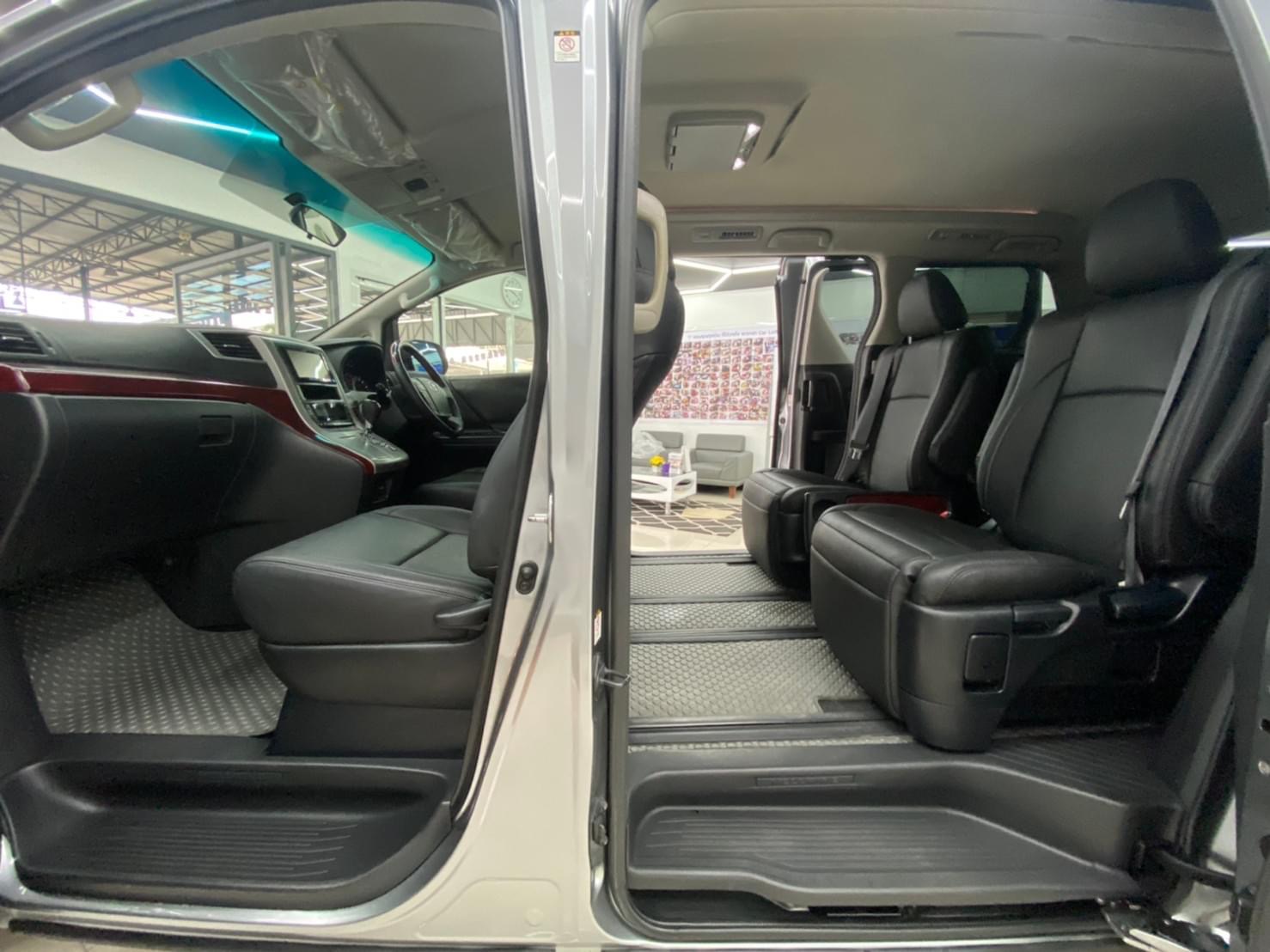 Toyota Vellfire ปี 2009 สีเทา (รูปที่ 8)