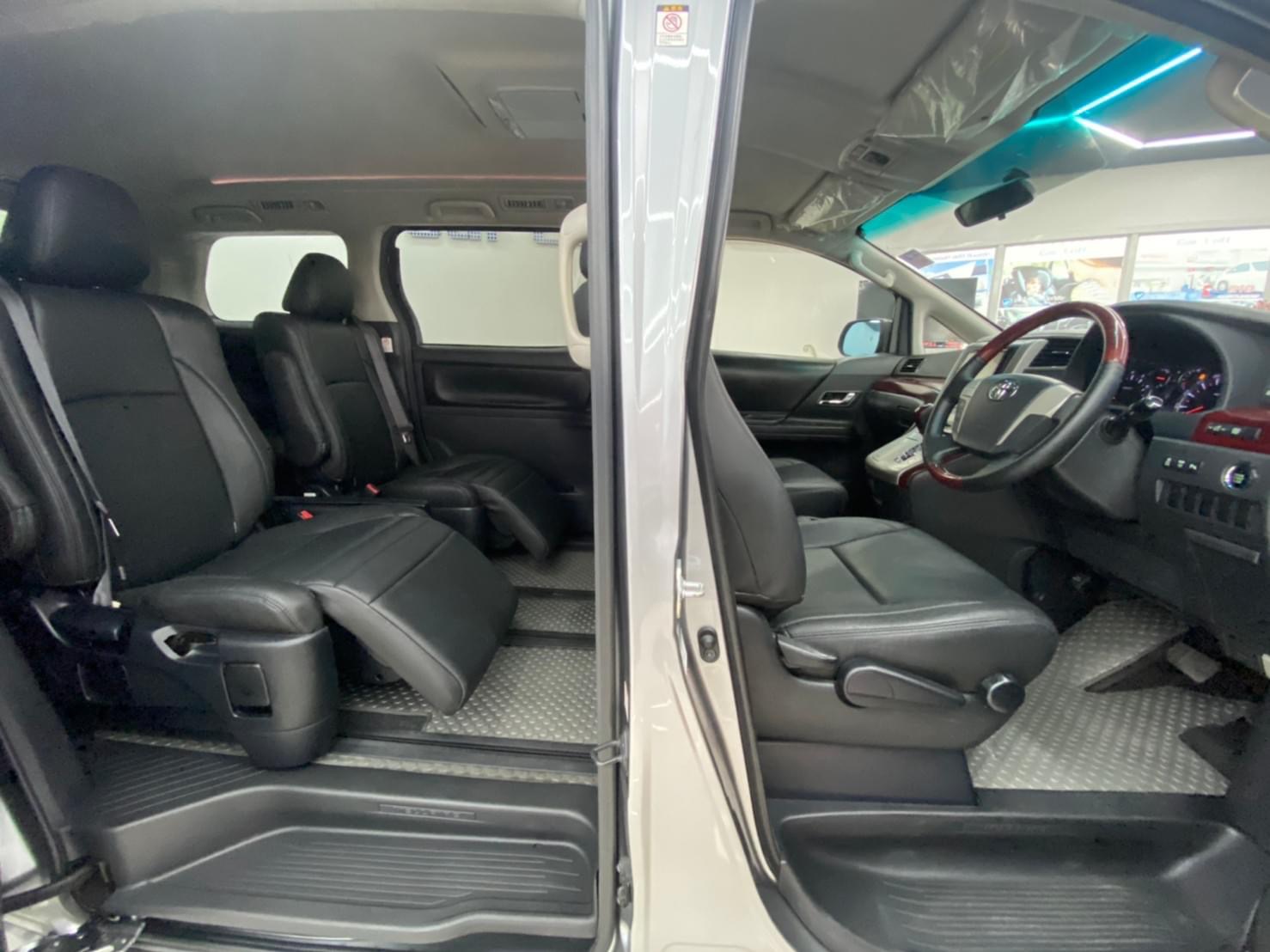 Toyota Vellfire ปี 2009 สีเทา (รูปที่ 11)