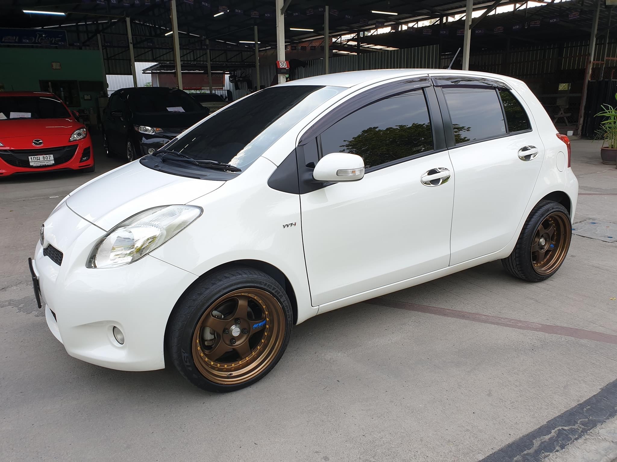 Toyota Yaris ปี 2013 สีขาว (รูปที่ 4)