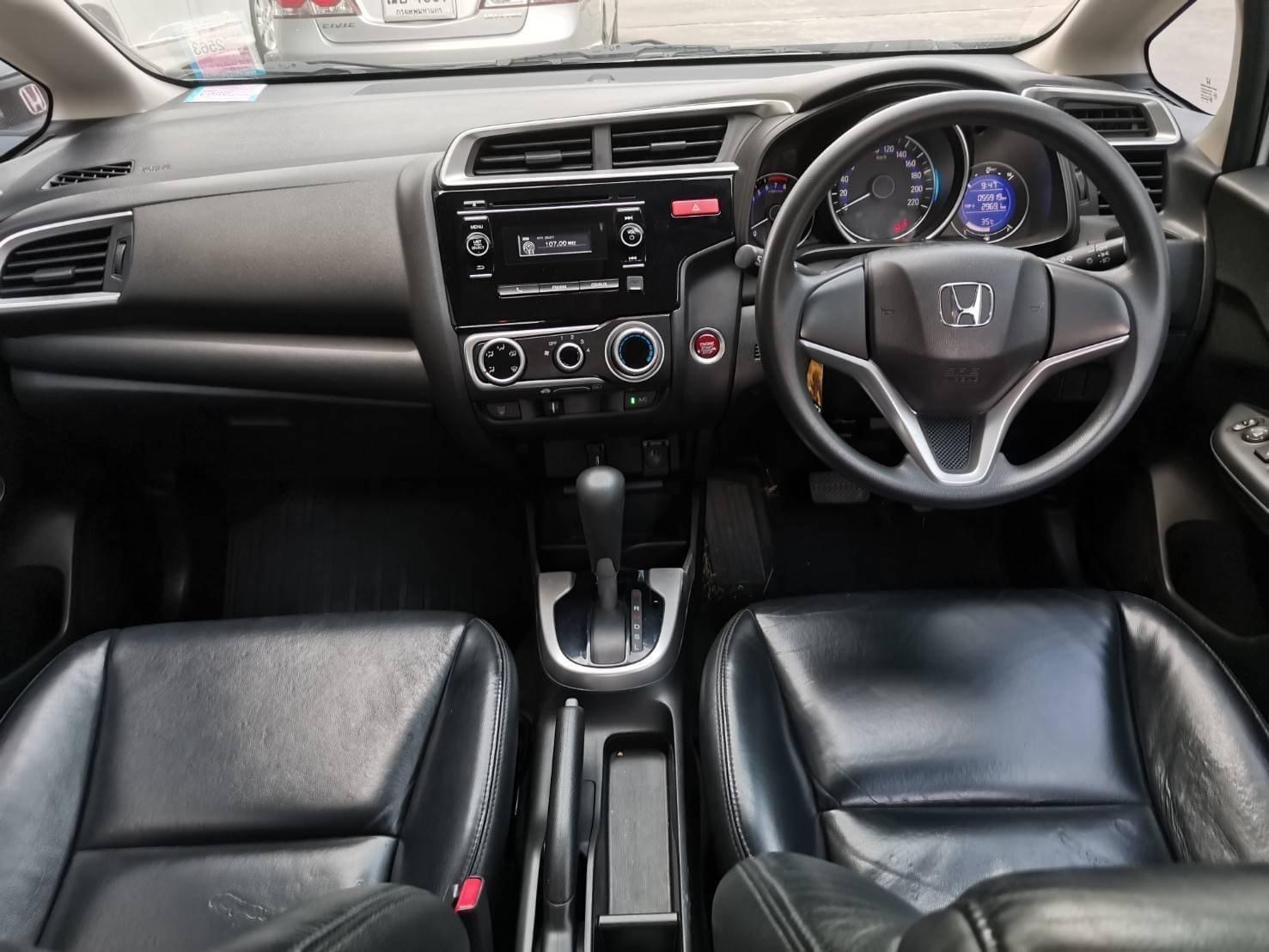 Honda Jazz GK ปี 2016 สีขาว (รูปที่ 3)