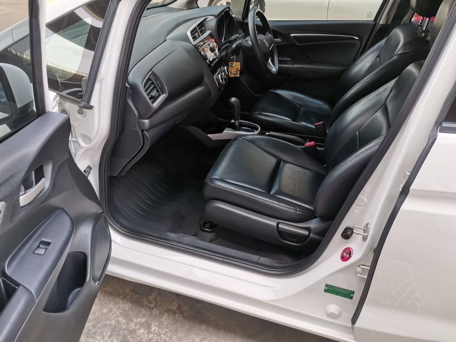 Honda Jazz GK ปี 2016 สีขาว (รูปที่ 7)