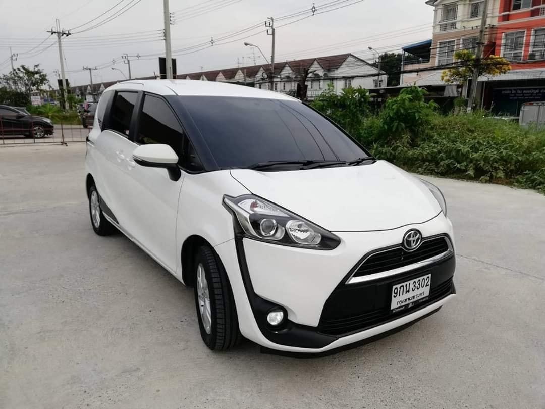 Toyota Sienta ปี 2017 สีขาว (รูปที่ 2)