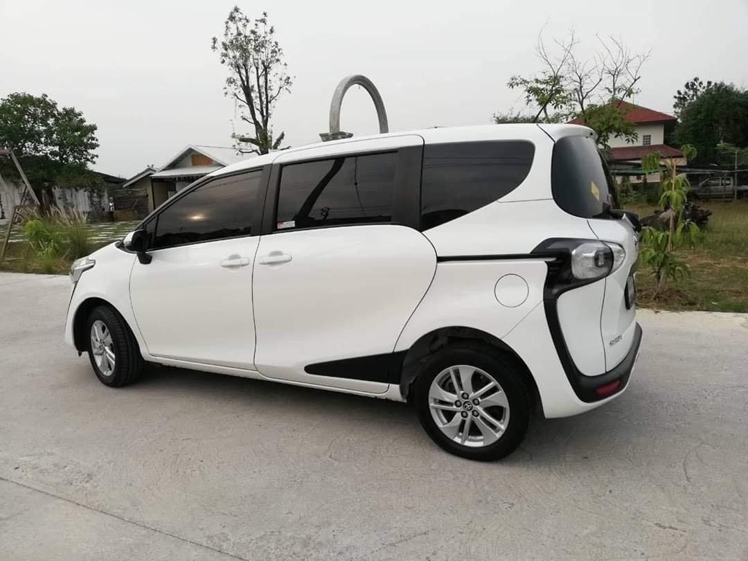Toyota Sienta ปี 2017 สีขาว (รูปที่ 9)