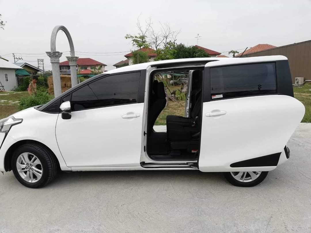 Toyota Sienta ปี 2017 สีขาว (รูปที่ 7)
