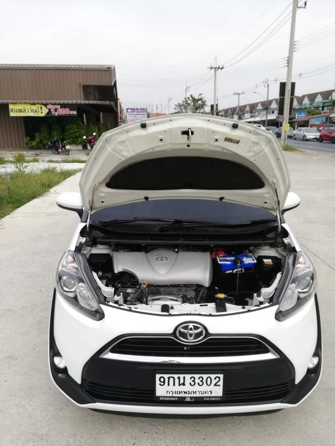 Toyota Sienta ปี 2017 สีขาว (รูปที่ 5)