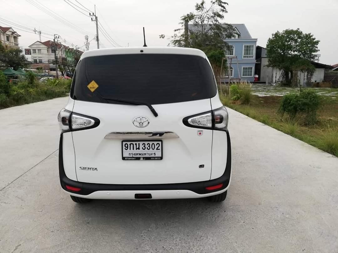 Toyota Sienta ปี 2017 สีขาว