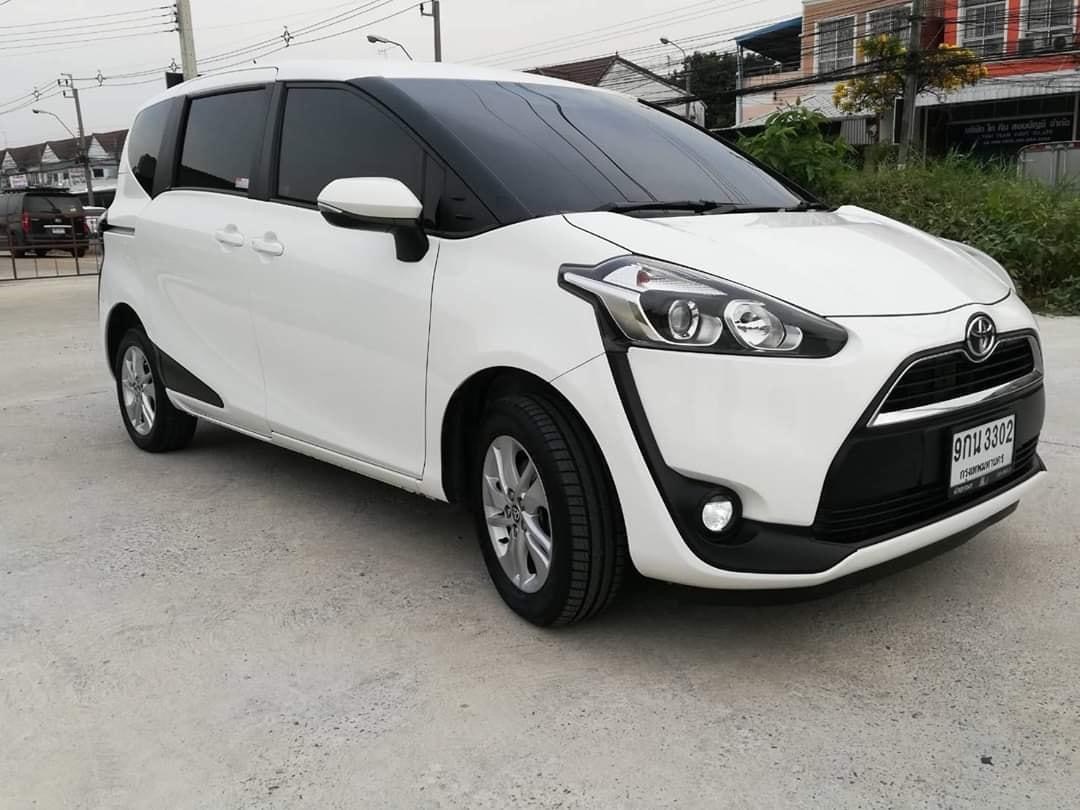Toyota Sienta ปี 2017 สีขาว (รูปที่ 3)