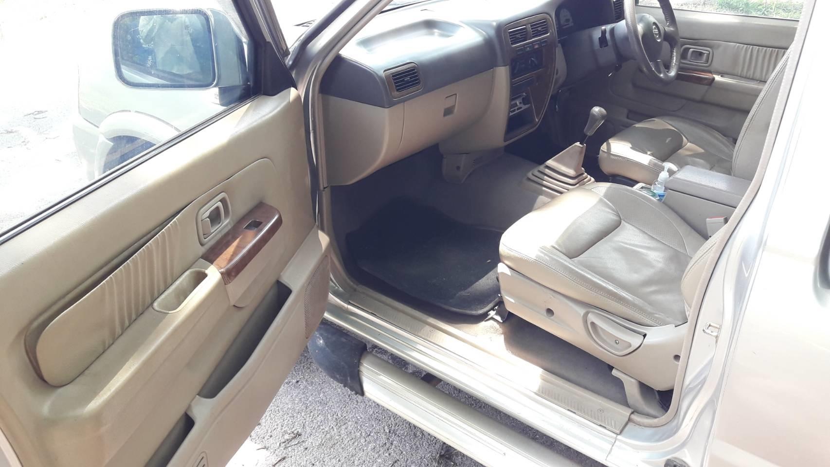 Nissan Navara Frontier ปี 2005 สีเทา (รูปที่ 2)