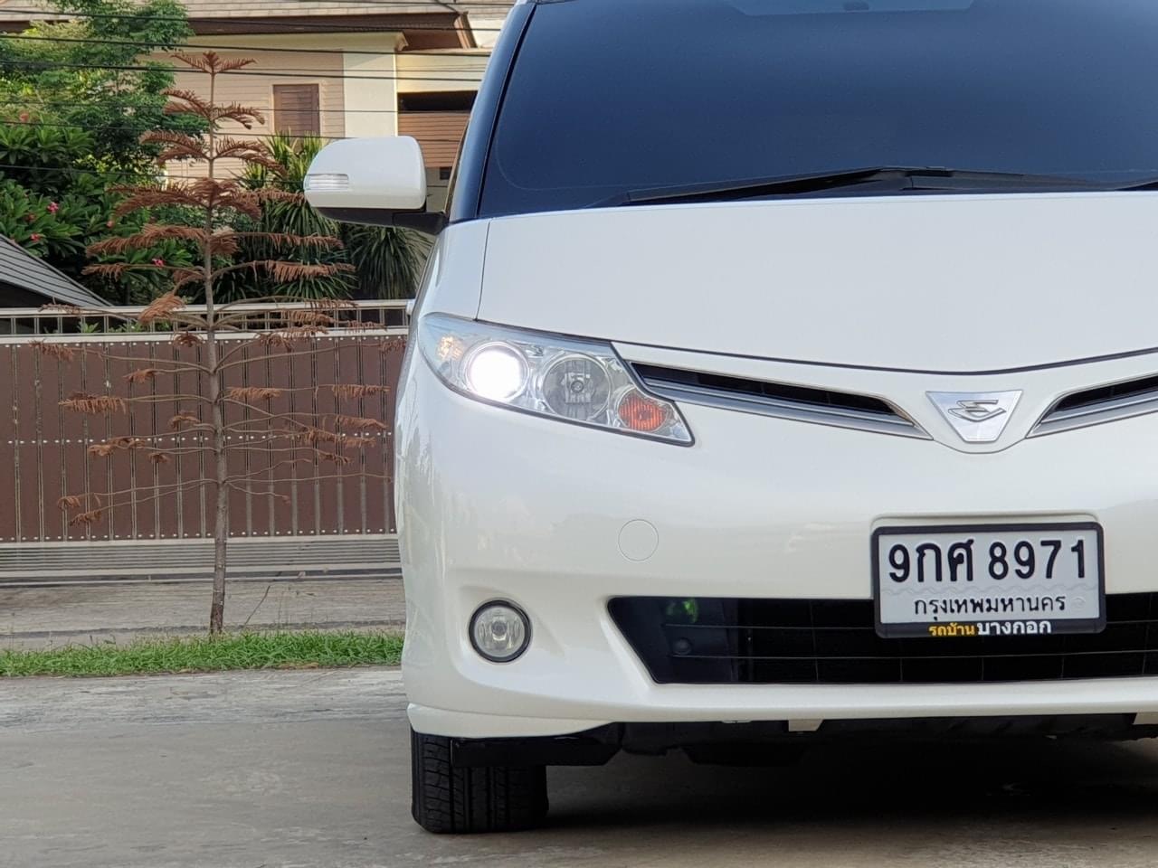 Toyota Estima ปี 2011 สีขาว (รูปที่ 4)