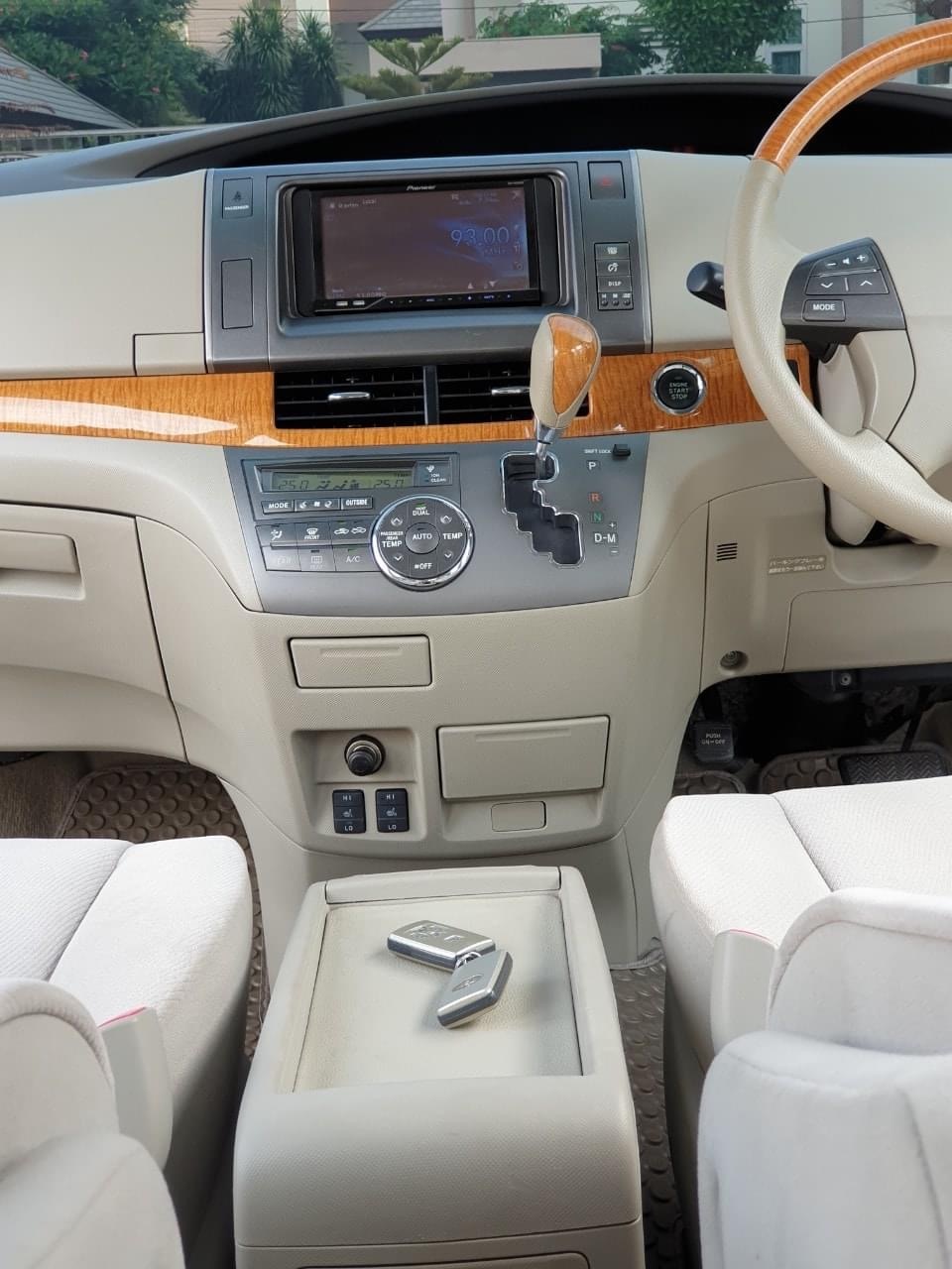 Toyota Estima ปี 2011 สีขาว (รูปที่ 12)