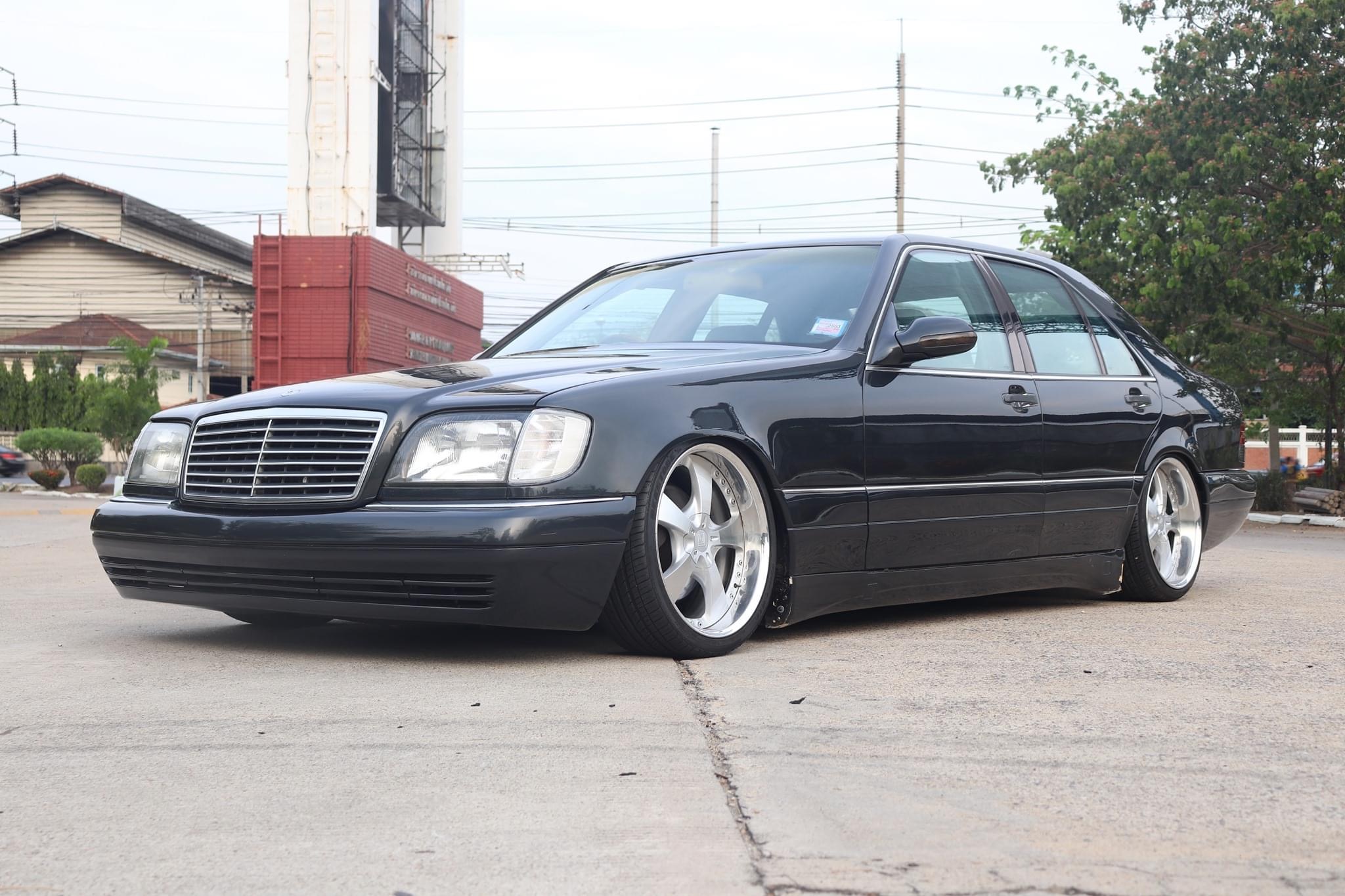 Mercedes-Benz S-Class W140 S280 ปี 1996 สีเทา (รูปที่ 2)
