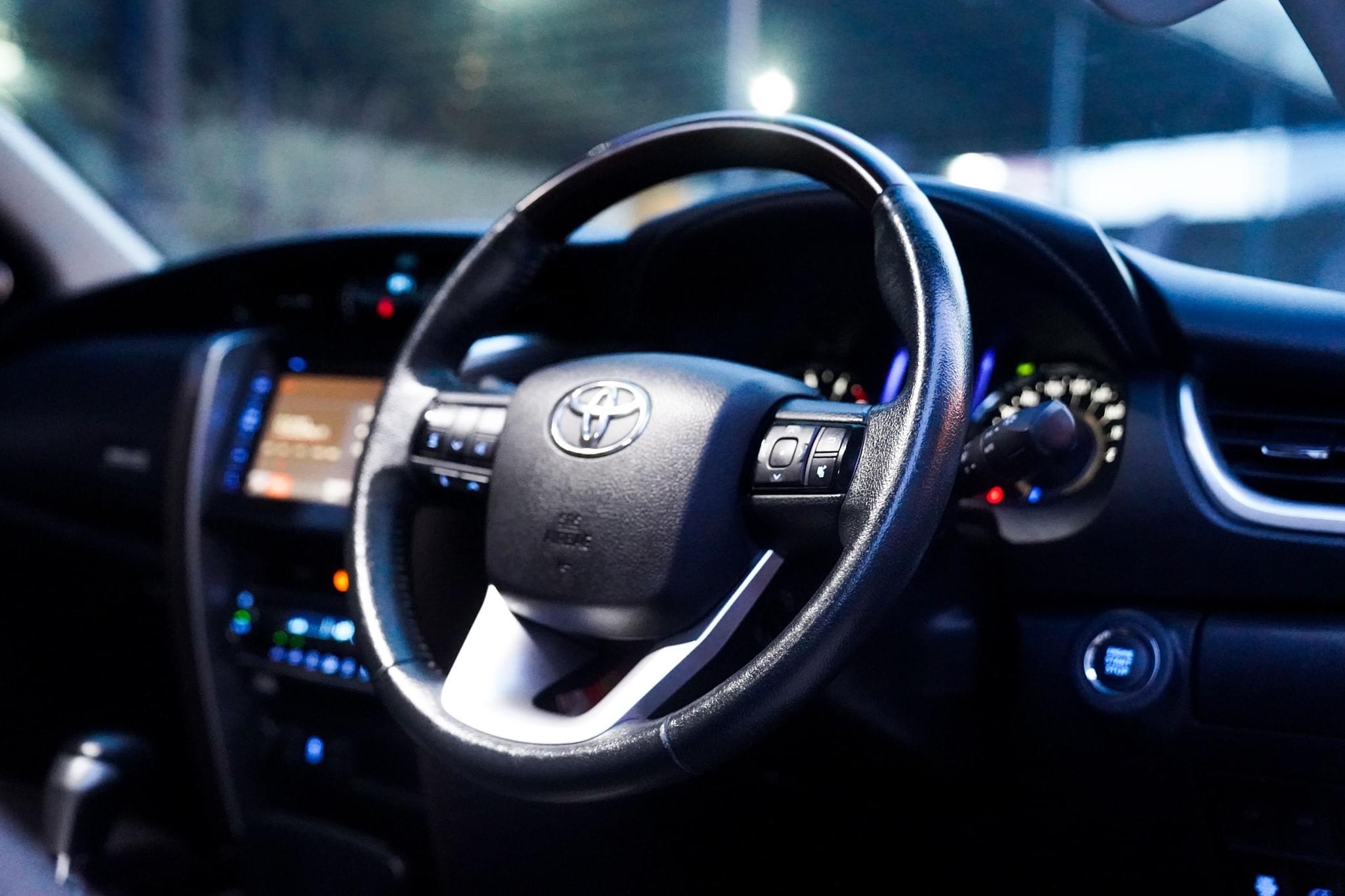 Toyota Fortuner ปี 2016 สีขาว (รูปที่ 6)