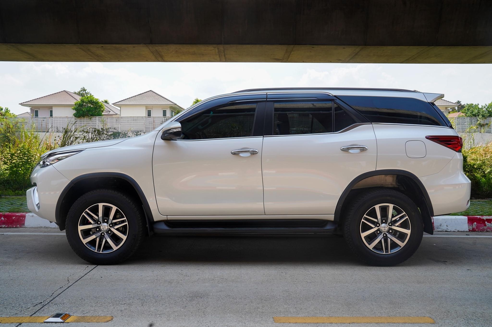 Toyota Fortuner ปี 2016 สีขาว (รูปที่ 5)