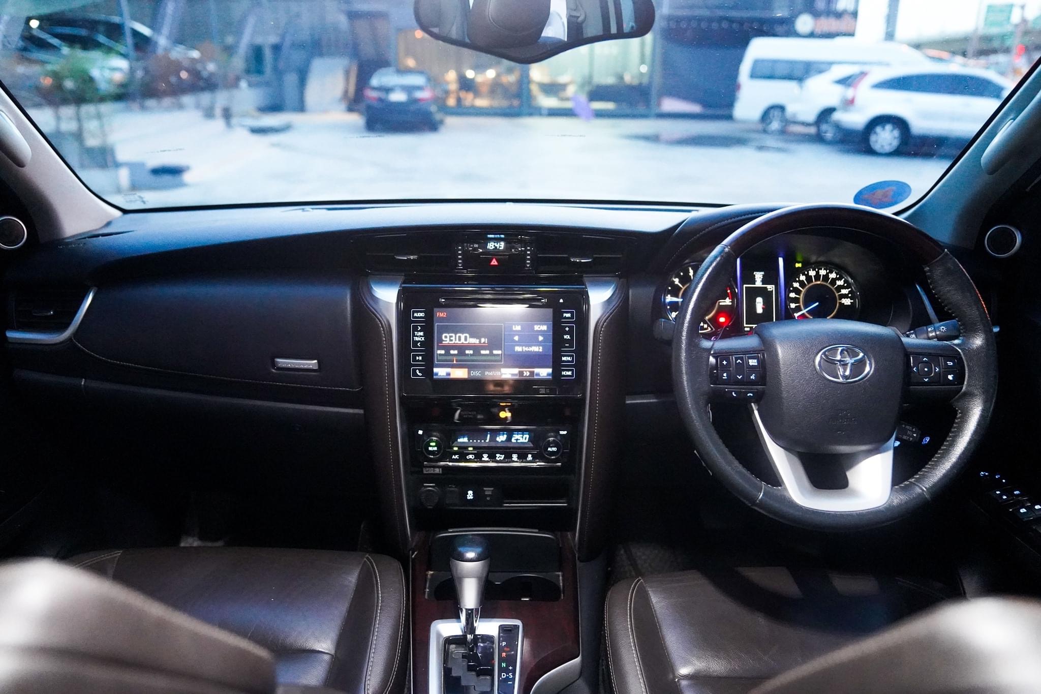 Toyota Fortuner ปี 2016 สีขาว (รูปที่ 10)
