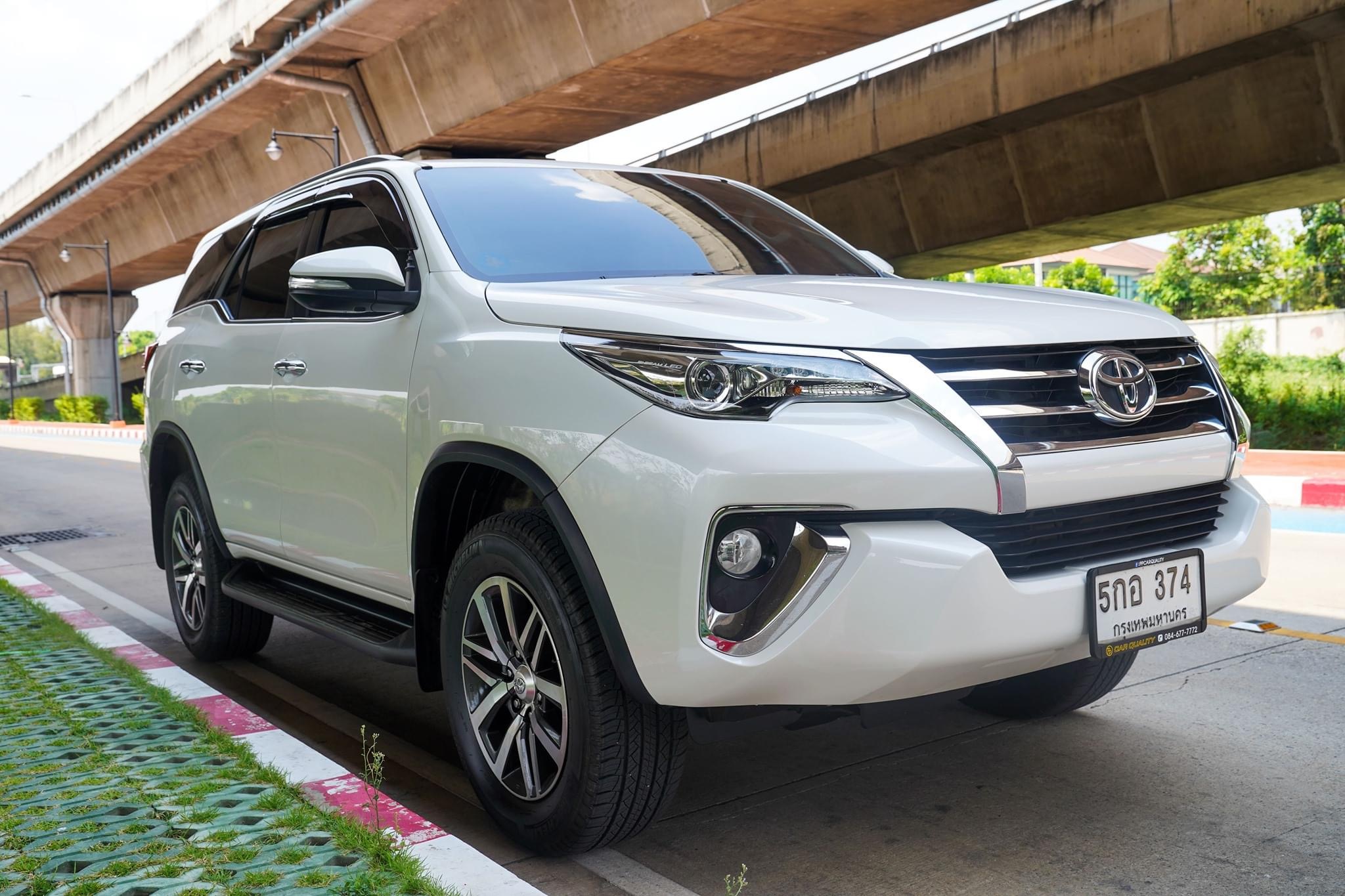 Toyota Fortuner ปี 2016 สีขาว