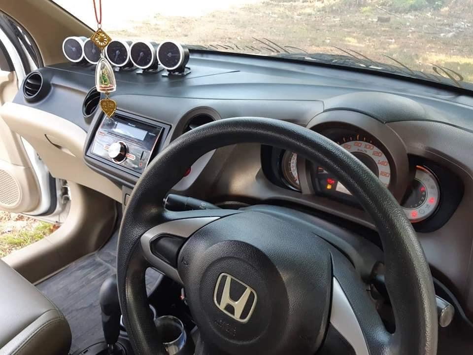 Honda Brio ปี 2013 สีขาว (รูปที่ 9)
