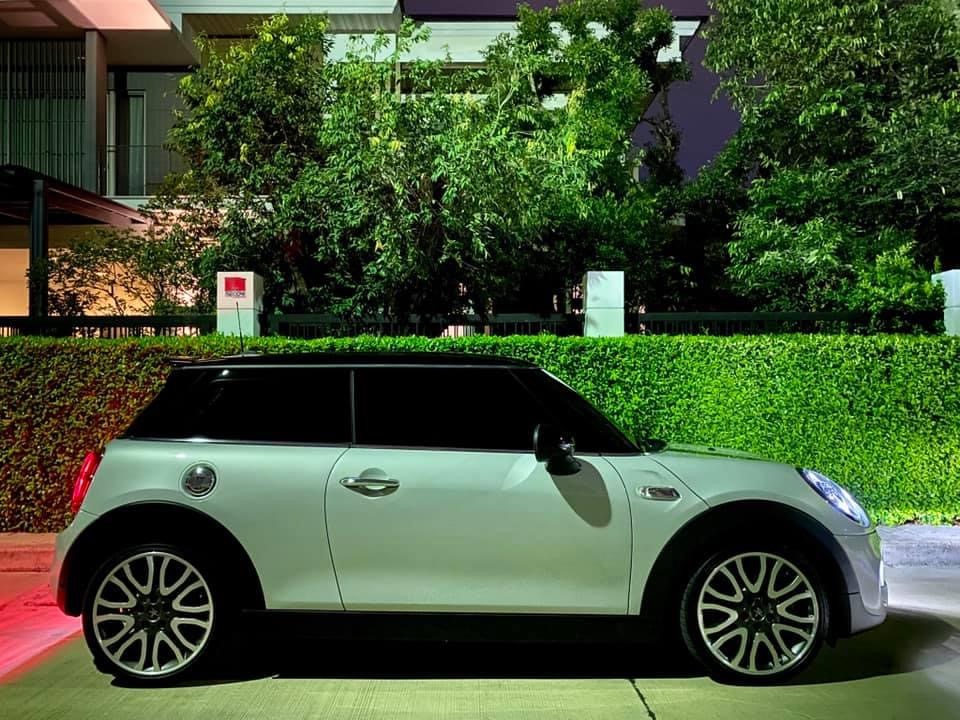 Mini Cooper (Hatch) Look3 F56 (3 ประตู) ปี 2019 สีขาว