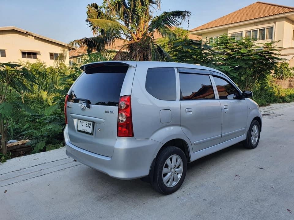 Toyota Avanza ปี 2009 สีเทา