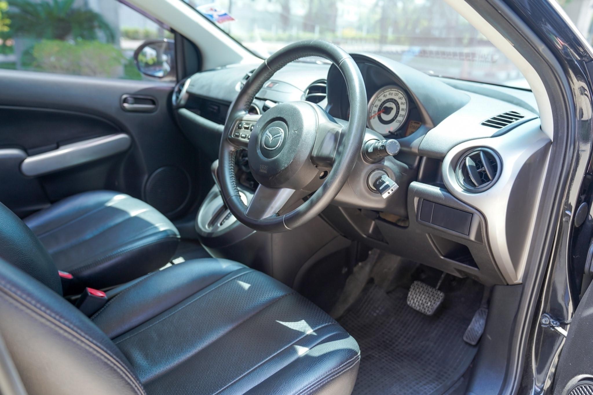 Mazda 2 Sports (5 ประตู) ปี 2012 สีดำ (รูปที่ 15)