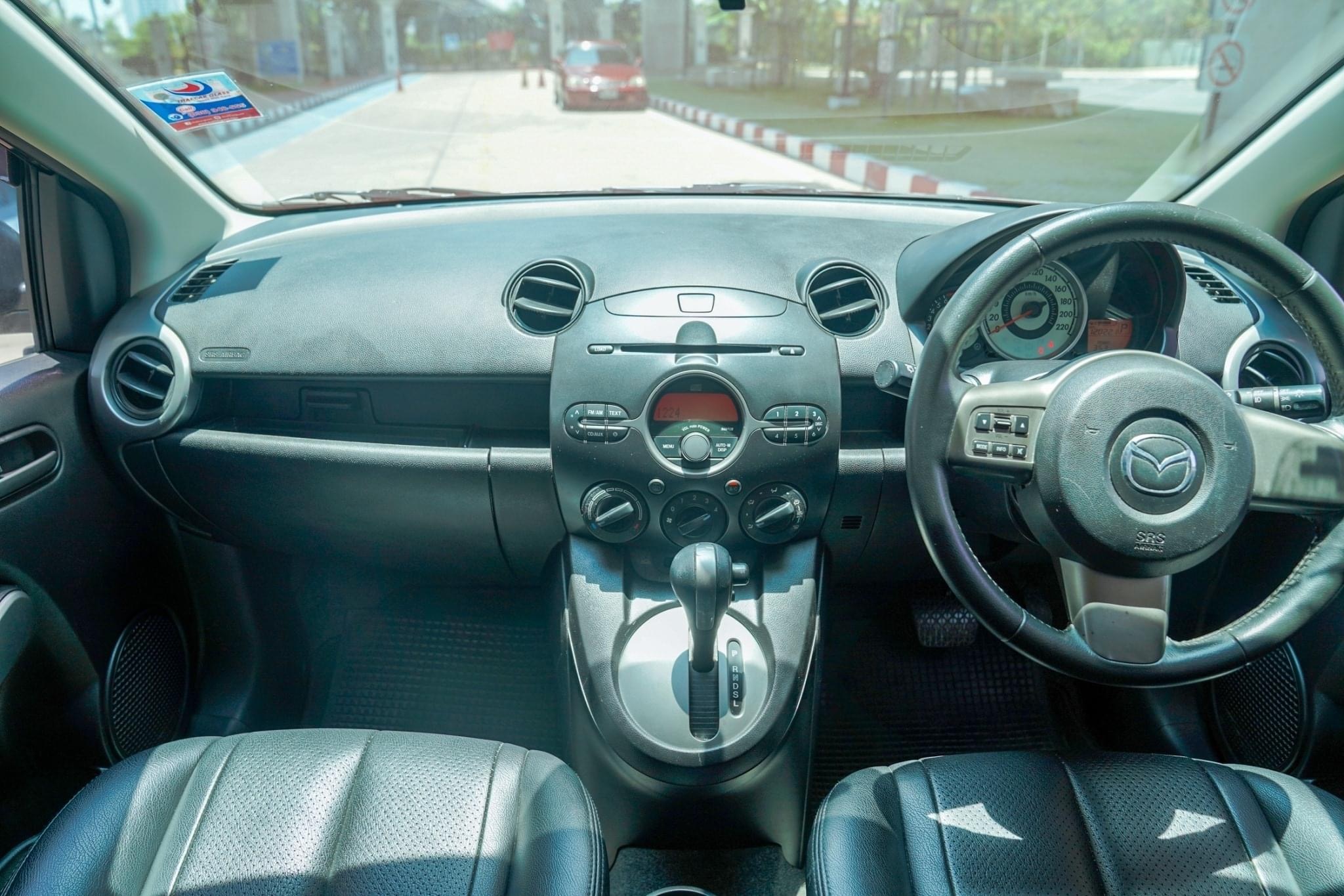 Mazda 2 Sports (5 ประตู) ปี 2012 สีดำ (รูปที่ 8)