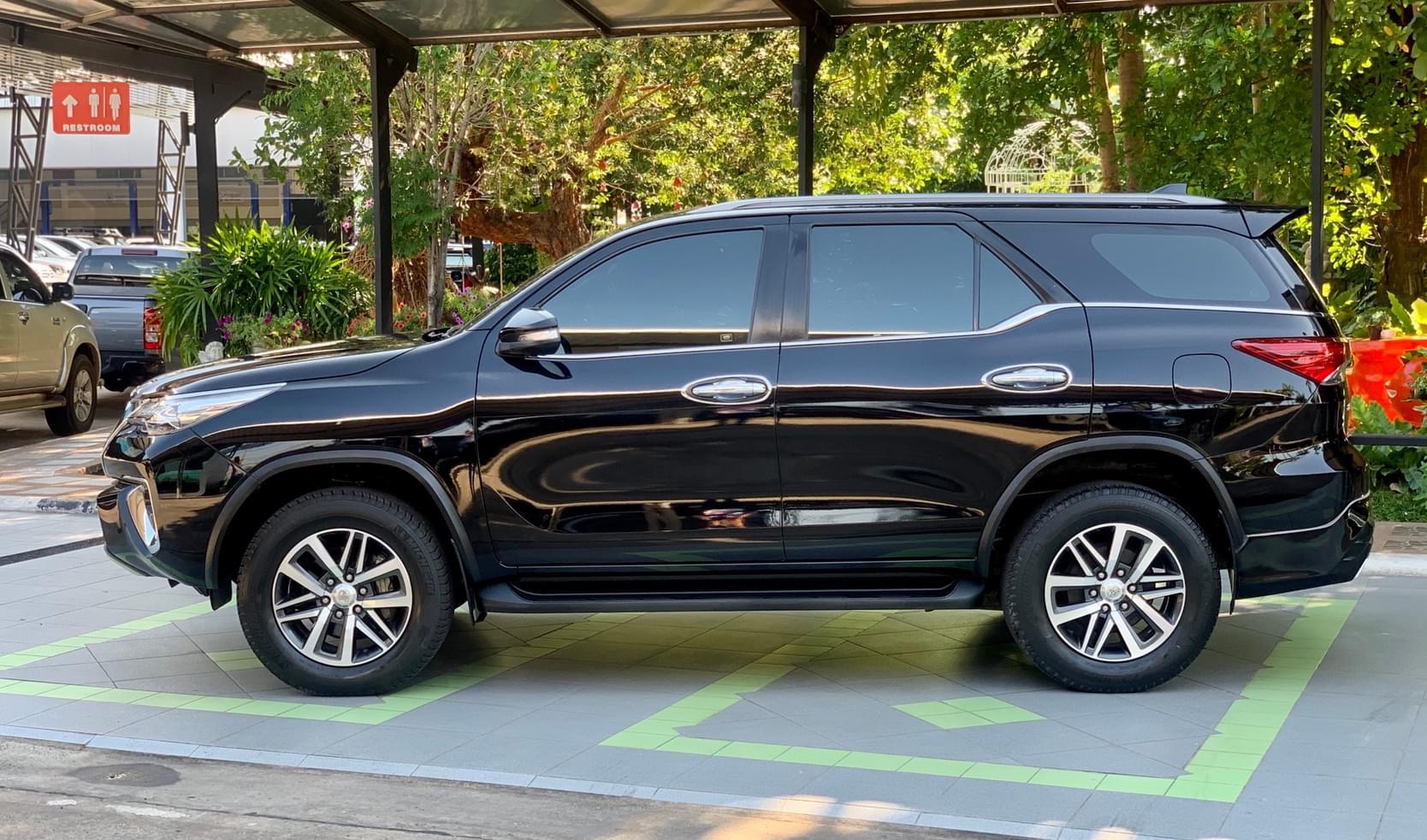 Toyota Fortuner ปี 2015 สีดำ (รูปที่ 6)