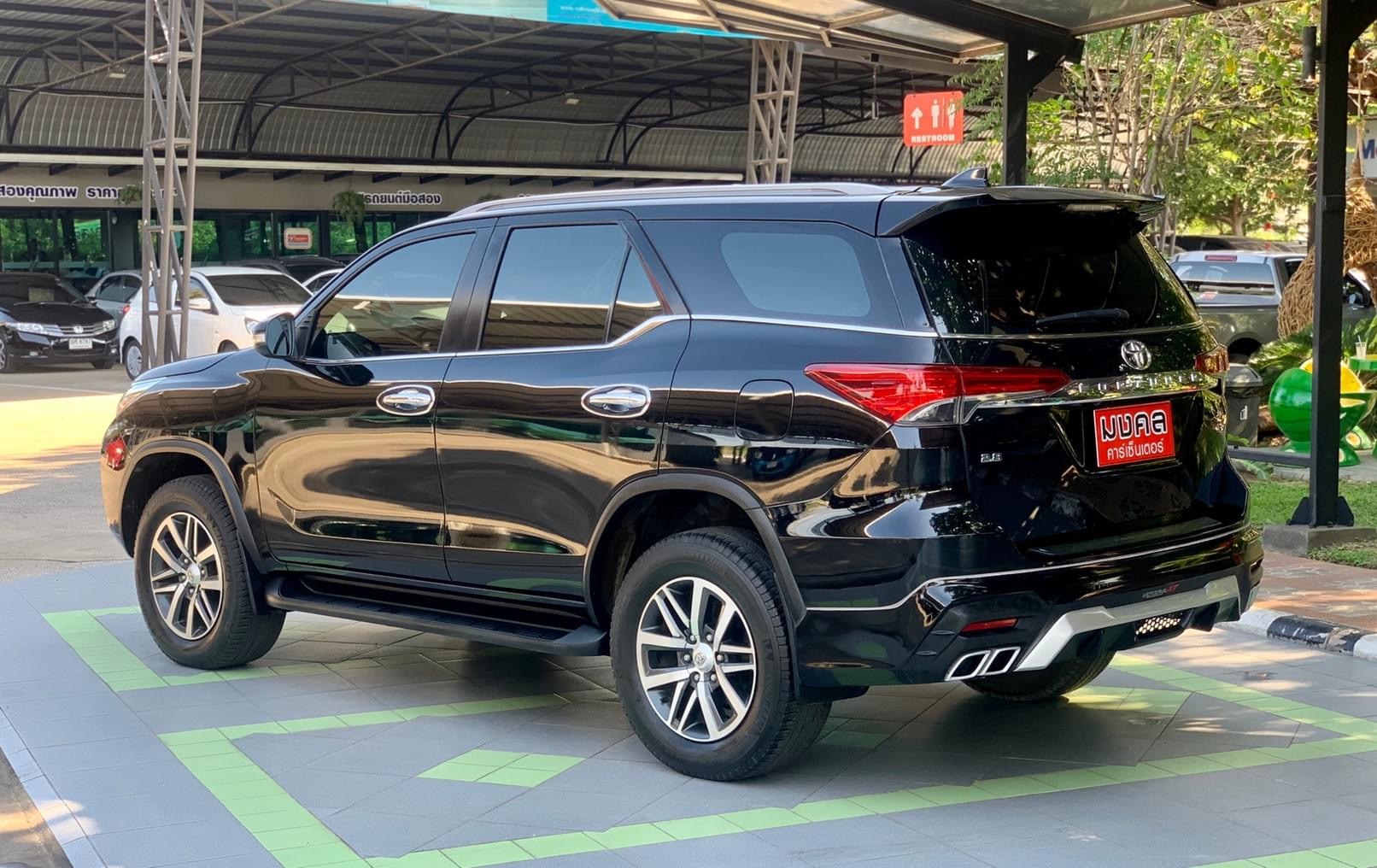Toyota Fortuner ปี 2015 สีดำ (รูปที่ 5)
